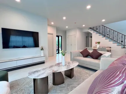 4 Schlafzimmer 5 Bäder - Neubauvilla zur Miete in Setthasiri Koh-Kaew