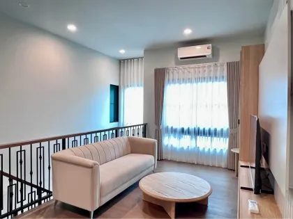 4 Schlafzimmer 5 Bäder - Neubauvilla zur Miete in Setthasiri Koh-Kaew