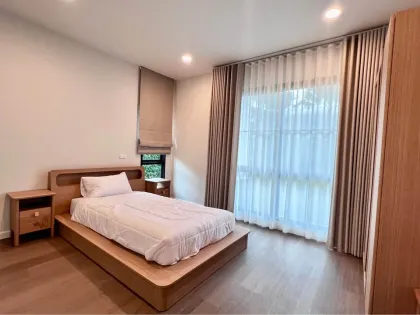 4 Schlafzimmer 5 Bäder - Neubauvilla zur Miete in Setthasiri Koh-Kaew