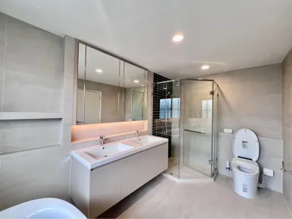 4 Schlafzimmer 5 Bäder - Neubauvilla zur Miete in Setthasiri Koh-Kaew