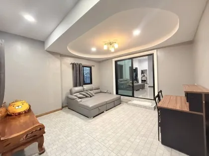Private Pool 4-Zimmer-Eckhaus in The Rich Villa Nabon, Chalong