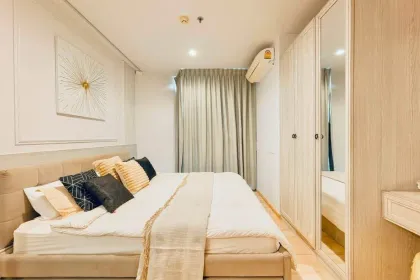 Renoviertes 1-Schlafzimmer-Apartment mit Pool- und Gartenblick