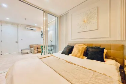 Renoviertes 1-Schlafzimmer-Apartment mit Pool- und Gartenblick