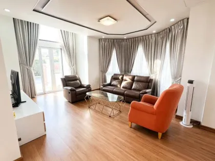 บ้านสไตล์โมเดิร์น 4 ห้องนอน พร้อมวิวสระว่ายน้ำ ให้เช่าในเกาะแก้ว