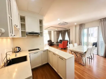 บ้านสไตล์โมเดิร์น 4 ห้องนอน พร้อมวิวสระว่ายน้ำ ให้เช่าในเกาะแก้ว
