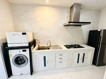 บ้านสไตล์โมเดิร์น 4 ห้องนอน พร้อมวิวสระว่ายน้ำ ให้เช่าในเกาะแก้ว