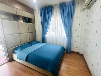 บ้านสไตล์โมเดิร์น 4 ห้องนอน พร้อมวิวสระว่ายน้ำ ให้เช่าในเกาะแก้ว