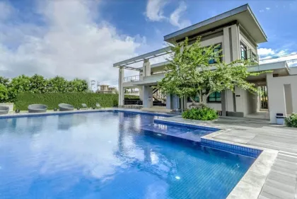 Moderne Luxusvilla mit Dachterrasse in The Palm Kathu–Patong