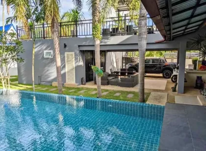 Villa de 5 habitaciones y 5 baños con piscina y jardín en Rawai