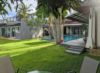 Villa de 5 habitaciones y 5 baños con piscina y jardín en Rawai