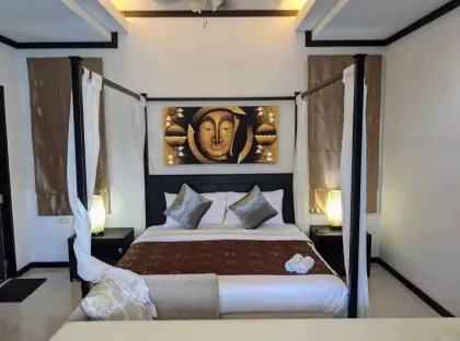 Villa de 5 habitaciones y 5 baños con piscina y jardín en Rawai