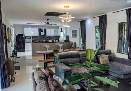 Villa de 5 habitaciones y 5 baños con piscina y jardín en Rawai