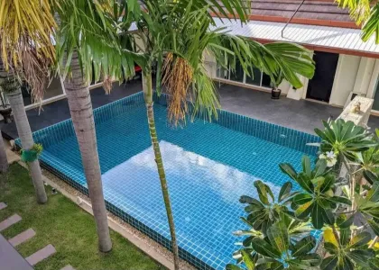 Villa de 5 habitaciones y 5 baños con piscina y jardín en Rawai