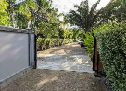 Villa de 5 habitaciones y 5 baños con piscina y jardín en Rawai