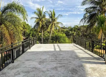 Villa de 5 habitaciones y 5 baños con piscina y jardín en Rawai
