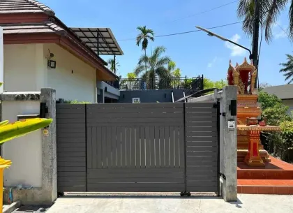 Villa de 5 habitaciones y 5 baños con piscina y jardín en Rawai
