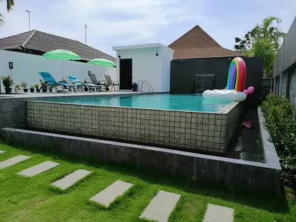 Private 1-Zimmer-Villa mit Jacuzzi zur Langzeitmiete in Nai Harn