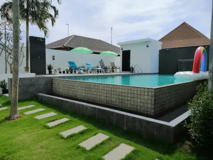 Private 1-Zimmer-Villa mit Jacuzzi zur Langzeitmiete in Nai Harn