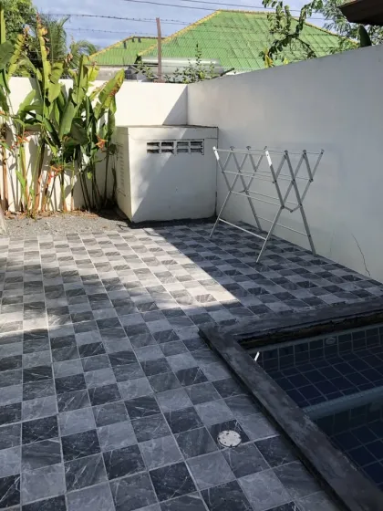 Private 1-Zimmer-Villa mit Jacuzzi zur Langzeitmiete in Nai Harn