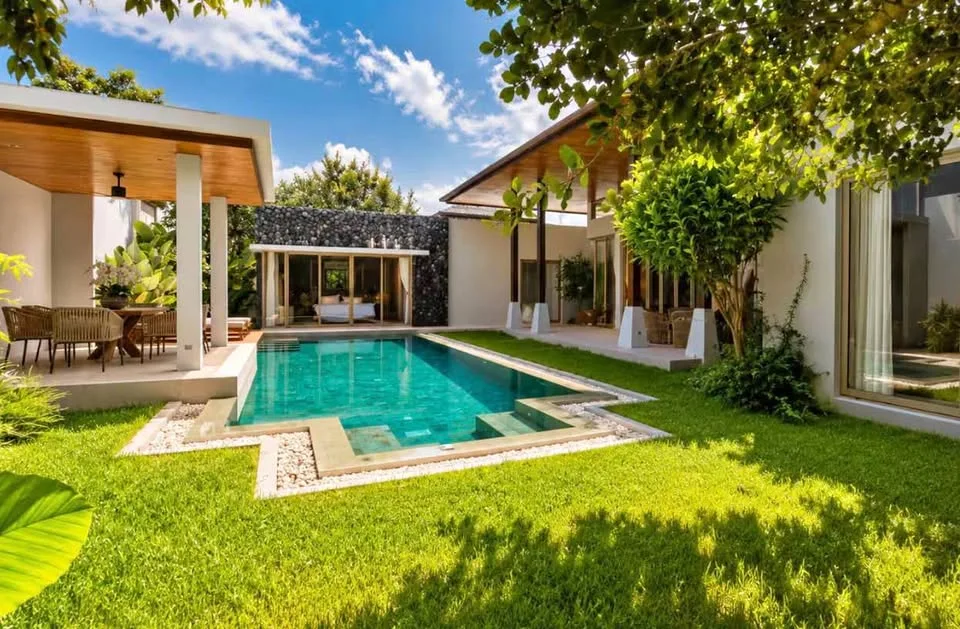 Villa de lujo estilo Bali con 4 dormitorios y piscina cerca de la playa Layan
