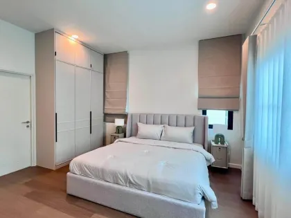 4 Schlafzimmer 5 Badezimmer Villa zur Miete in Setthasiri Koh-Kaew