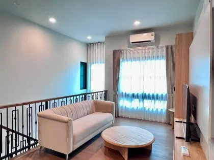 4 Schlafzimmer 5 Badezimmer Villa zur Miete in Setthasiri Koh-Kaew