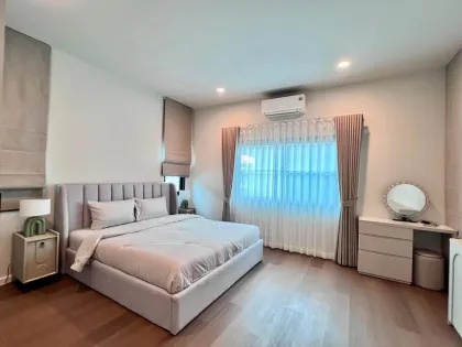 4 Schlafzimmer 5 Badezimmer Villa zur Miete in Setthasiri Koh-Kaew