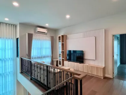 4 Schlafzimmer 5 Badezimmer Villa zur Miete in Setthasiri Koh-Kaew