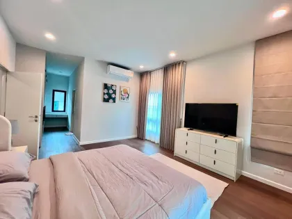 4 Schlafzimmer 5 Badezimmer Villa zur Miete in Setthasiri Koh-Kaew