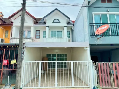 Zweistöckiges Haus zur Miete in Romklao Village, Wichit