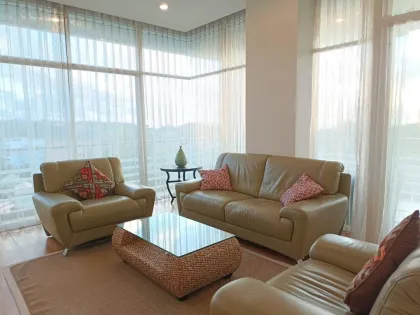 Geräumige 2-Zimmer-Wohnung mit 2 Bädern zur Miete in Karon