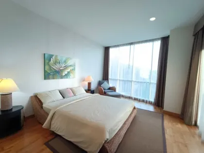 Geräumige 2-Zimmer-Wohnung mit 2 Bädern zur Miete in Karon