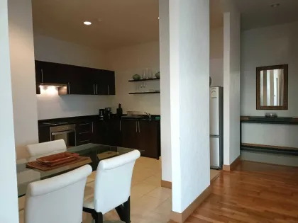 Geräumige 2-Zimmer-Wohnung mit 2 Bädern zur Miete in Karon