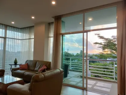 Geräumige 2-Zimmer-Wohnung mit 2 Bädern zur Miete in Karon
