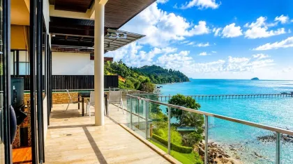 Villa de luxe en bord de mer avec accès privé à la plage