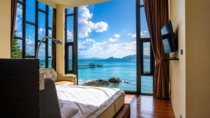 Villa de luxe en bord de mer avec accès privé à la plage