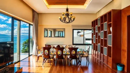 Villa de luxe en bord de mer avec accès privé à la plage