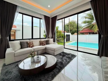 Villa Moderna con Piscina en Alquiler en Chaofah Garden Home, Koh Kaew