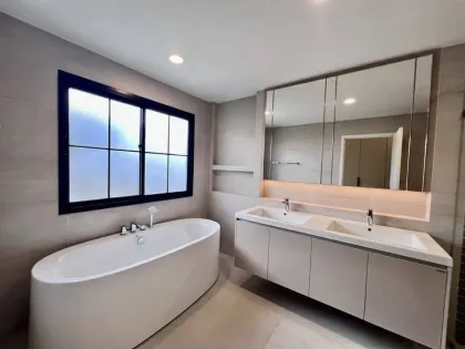 Villa Esquinera Nueva en Setthasiri Koh Kaew en Alquiler