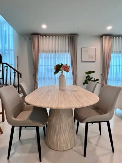 Villa Esquinera Nueva en Setthasiri Koh Kaew en Alquiler