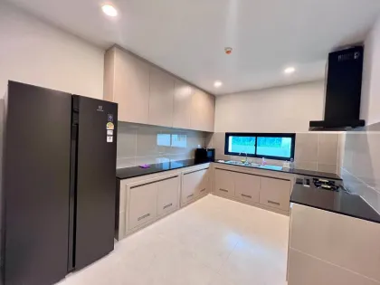 Villa Esquinera Nueva en Setthasiri Koh Kaew en Alquiler
