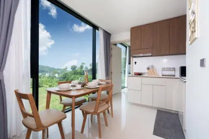 Amplio Dúplex de 2 Habitaciones Cerca de Paradise Beach, Patong