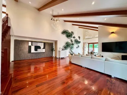 Lujosa villa de teca con 4 habitaciones y piscina en Koh Kaew, Phuket