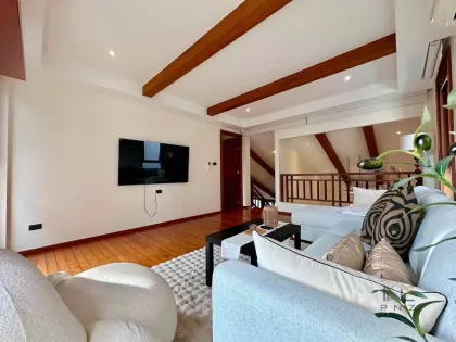 Lujosa villa de teca con 4 habitaciones y piscina en Koh Kaew, Phuket