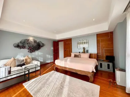 Lujosa villa de teca con 4 habitaciones y piscina en Koh Kaew, Phuket