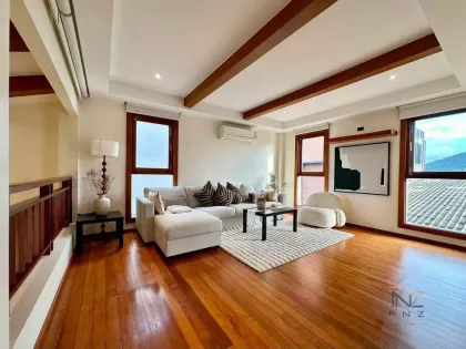 Lujosa villa de teca con 4 habitaciones y piscina en Koh Kaew, Phuket