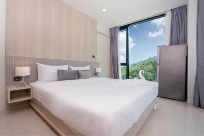Luxury 2-Bedroom Duplex Condo with Pool Access Near Freedom Beach