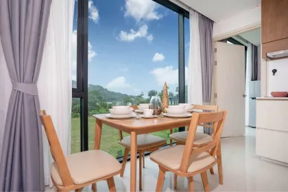 Luxury 2-Bedroom Duplex Condo with Pool Access Near Freedom Beach