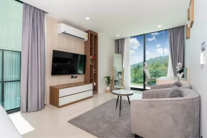 Luxury 2-Bedroom Duplex Condo with Pool Access Near Freedom Beach