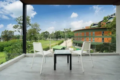 Luxury 2-Bedroom Duplex Condo with Pool Access Near Freedom Beach